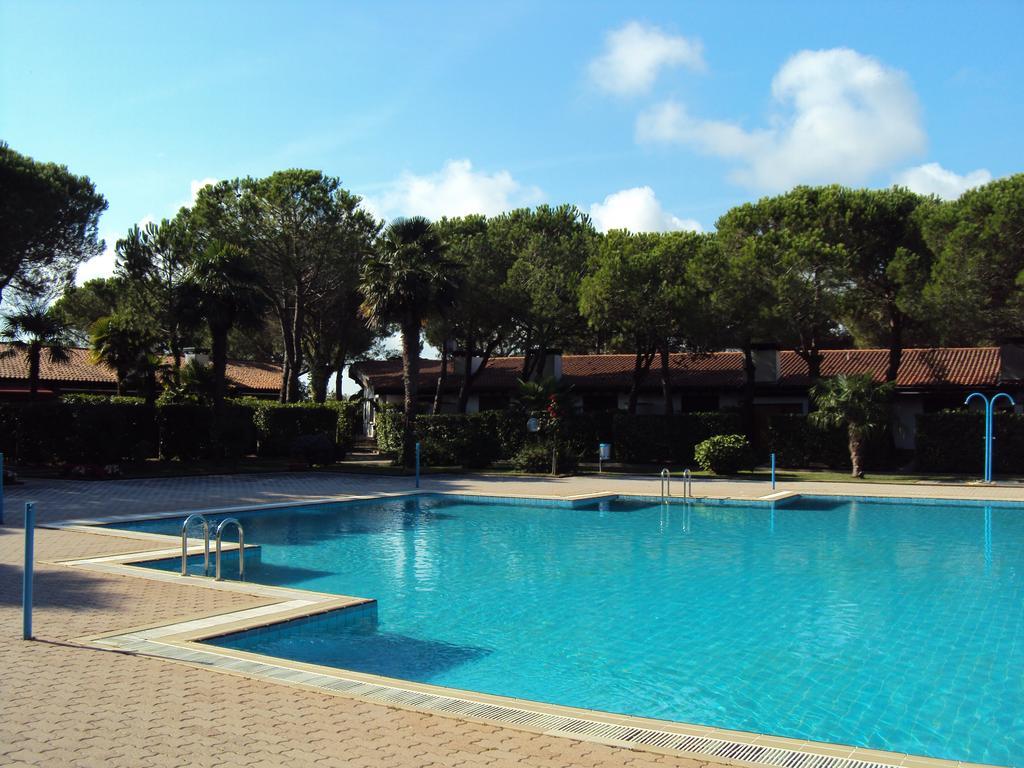 Villetta Corte Grande Villa Aprilia Marittima Bagian luar foto