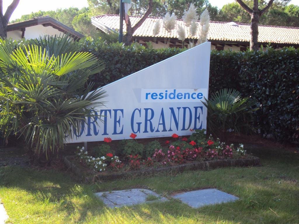 Villetta Corte Grande Villa Aprilia Marittima Bagian luar foto