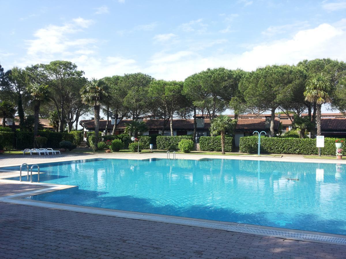 Villetta Corte Grande Villa Aprilia Marittima Bagian luar foto