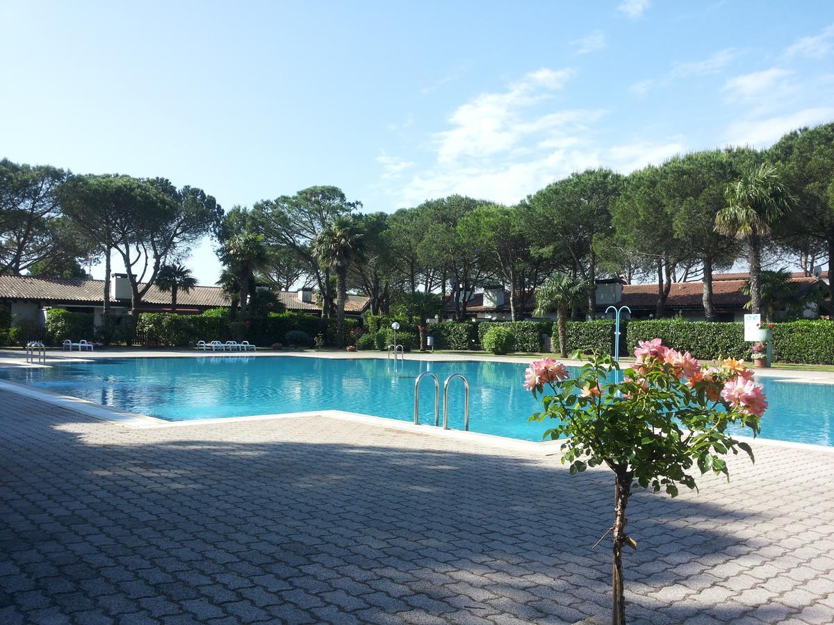 Villetta Corte Grande Villa Aprilia Marittima Bagian luar foto